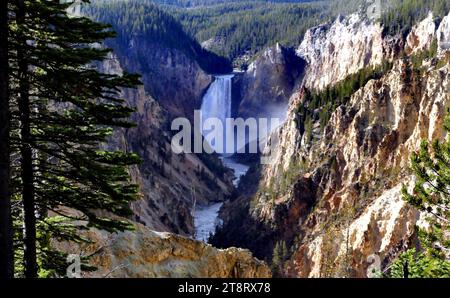 Yellowstone's Lower Falls, Yellowstone Falls consist of two major waterfalls on the Yellowstone River, within Yellowstone National Park, Wyoming, United States Stock Photo