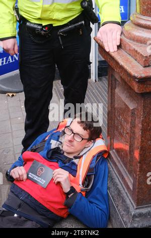 London, UK. 21st Nov 2023. Just Stop Oil protesters march from Trafalgar Square to the top of Whitehall where they start to protest and are arrested. Credit: Matthew Chattle/Alamy Live News Stock Photo