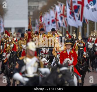 London, UK. 21st Nov, 2023. The President of the Republic of Korea, Yoon Suk Yeol, and the First Lady arrives at Buckingham Palace along The Mall at the start of his State Visit to the UK accompanied by King Charles III, Queen Camilla and The Prince and Princess of Wales by procession. Credit: Malcolm Park/Alamy Live News Stock Photo