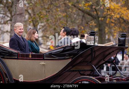 London, UK. 21st Nov, 2023. The President of the Republic of Korea, Yoon Suk Yeol, and the First Lady arrives State Visit to the UK accompanied by King Charles III, Queen Camilla and The Prince and Princess of Wales by procession Credit: Richard Lincoln/Alamy Live News Stock Photo