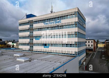 17 November 2023, Saxony, Schöneck: View of the TechniSat Vogtland GmbH production building. The electronics manufacturer TechniSat is building on further growth through DAB . A good 100 employees produce radios and other electronic devices in Vogtland. Photo: Jan Woitas/dpa Stock Photo