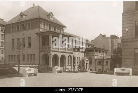 9., Sobieskigasse 31, Lustkandlgasse 50, Ayrenhoffgasse 9 - Kinderübernahmestelle (seen from the garden), Carl (Karl) Zapletal (1876-1941), Photographer, Date around 1926, gelatin silver paper, Height×Width 37, 8×60, 3 cm, Inscription, Architektur und, Industrie=Photograph, Carl Zapletal, Wien, VIII, Josefstädterstr. 73., Fernruf 26-1-71, Red Vienna, Social Welfare, 9th District: Alsergrund, Kinderübernahmestelle, The Vienna Collection Stock Photo