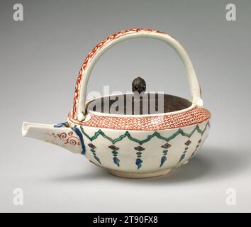 Sake ewer with abstract design, early 18th century, Unknown Japanese, 5 13/16 × 7 15/16 × 5 7/8 in. (14.76 × 20.16 × 14.92 cm), Hizen ware, Kutani type, Ko Kutani style; porcelain with overglaze enamels; metal (lid), Japan, 18th century Stock Photo