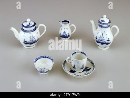 Cup and saucer, from a child's tea set, in blue and white, c. 1780-1790, Caughley (Salopian) Works, 1 3/4 x 2 7/8 in. (4.4 x 7.3 cm), Pottery, England, 18th century Stock Photo