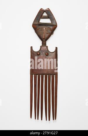 Comb, 20th century, 8 9/16 x 2 3/16 x 3/4 in. (21.75 x 5.56 x 1.91 cm), Wood, Ghana, 20th century, Hairstyles have long reflected personal aesthetics in African and African-American cultures. And when adorned with extensions, beads, pins, or combs, they can indicate a person’s status, ethnic origin, gender, profession, or even what phase of life they’re in. These three combs, from West and Central Africa, show how African artists turn even everyday objects into accomplished carvings Stock Photo