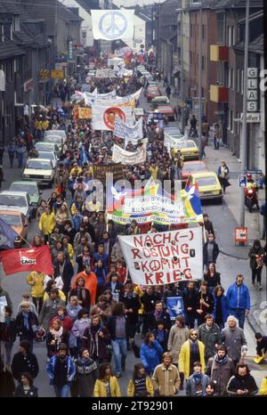 DEU, Germany: The historical slides from the 84-85 r years, Ruhr area. Easter march Ruhr ca.1984-5. Peace movement Stock Photo