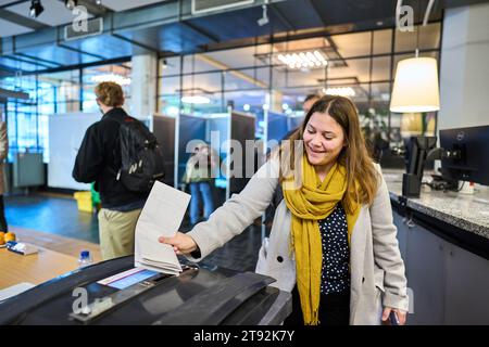 Netherlands. 22nd Nov, 2023. THE HAGUE - A woman casts her vote for the House of Representatives elections at Prodemos in The Hague. ANP PHIL NIJHUIS netherlands out - belgium out Credit: ANP/Alamy Live News Stock Photo