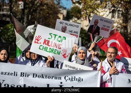 Doctors and healthcare workers hold placards and a banner expressing their opinion during the demonstration. The Press Office of the government in Gaza shared the latest situation on the total number of dead and injured in the Gaza Strip on the 44th day of the attacks on its Telegram account. It was stated that more than 13 thousand people, including 5 thousand 500 children and 3 thousand 500 women, lost their lives in the attacks carried out by the Israeli army on the Gaza Strip since October 7. In the statement, it was stated that 201 of the dead were doctors, nurses and healthcare personnel Stock Photo