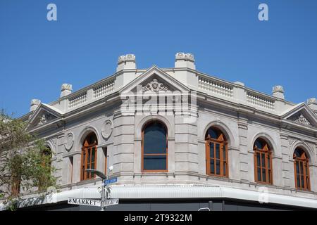 Balustrade parapet - Architectural details Manning Building upper story on High Street and Market Street, late Victorian and Edwardian architecture Stock Photo