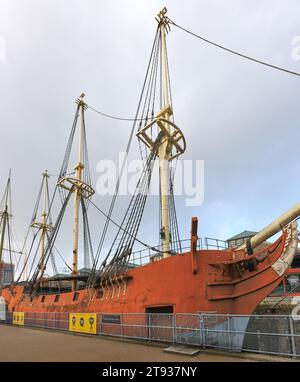 Three Sisters ( copy of an 18th century american merchant schooner captured  by the British during the Anglo-American War), at Tobacco Dock, Wapping, L  Stock Photo