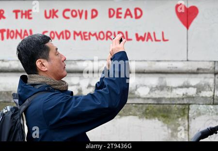 22nd November 2023. London, UK. The National Covid-19 Memorial Wall by St Thomas' Hospital, Westminster. The independent public inquiry into the effects of the COVID-19 pandemic was announced by Boris Johnson in June 2021 to start in Spring 2022.. Credit: michael melia/Alamy Live News Stock Photo
