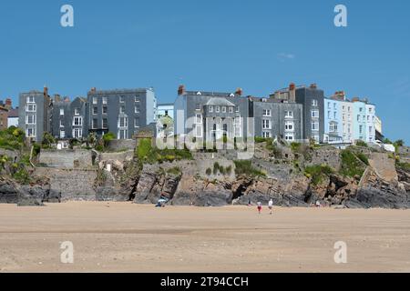 Rock Terrace slate hung clifftop houses overlooking South Beach, Tenby, Pembrokeshire, Wales Stock Photo
