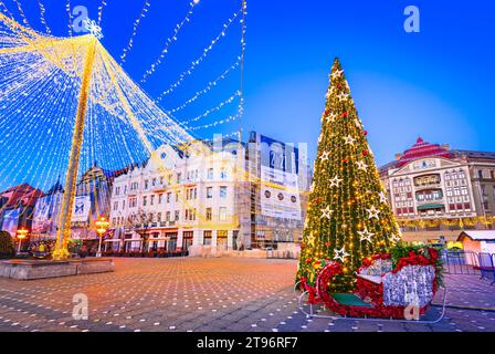 Timisoara, Romania - December 4th 2021. Twilight view of a Christmas Market celebration in Victory Square, Timisoara. Stock Photo