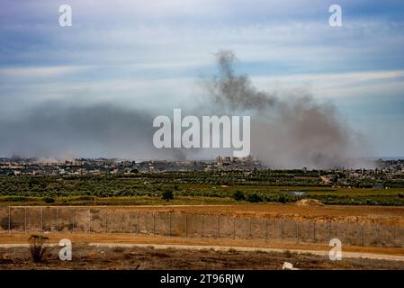 War in Gaza Artillery smoke over the city Stock Photo