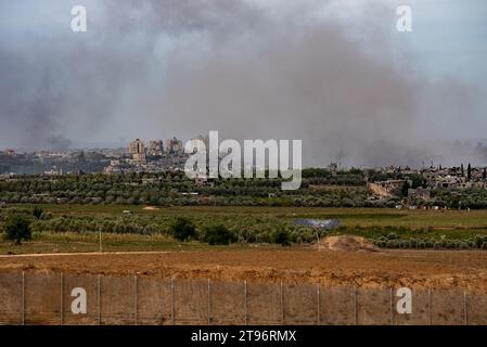 War in Gaza Artillery smoke over the city Stock Photo