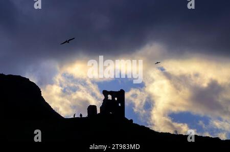 Edinburgh, UK. 23rd Nov, 2023. Weather, Edinburgh, Scotland Walkers pictured at the ancient St Anthony's Chapel which sits high above Holyroof Park in the centre of Edinburgh, Scotland. St Anthony's Chapel is thought to date back to the 1300's or earlier. Picture Credit: phil wilkinson/Alamy Live News Stock Photo