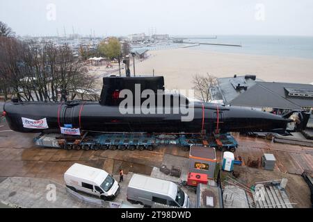 Gdynia, Poland. 23 November 2023. Decommissioned Polish Kobben-class submarine ORP Sokol 294, former Norwegian HNoMS Stord (S-308), is transported to the Naval Museum to be an open-air exposition © Wojciech Strozyk / Alamy Live News Stock Photo