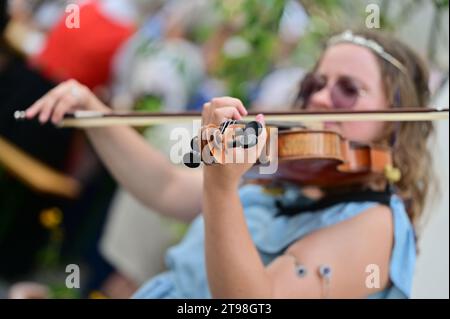 Violin Day in Bad Goisern, meeting of violin players and other folk musicians, every 1st Sunday in September in the Kirchengasse and in the Handwerksh Stock Photo