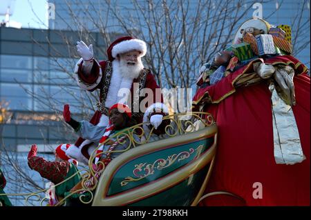 New York, USA. 23rd Nov, 2023. Santa Clause waives to parade-goers during the annual 97th Macy's Thanksgiving Parade, New York, NY, November 23, 2023. (Photo by Anthony Behar/Sipa USA) Credit: Sipa USA/Alamy Live News Stock Photo