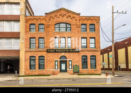 Entrance to the Ford Piquette Plant. Today, the Ford plant serves as an educational center and museum. It is the birthplace of the Ford Model T, which was the catalyst for America's love affair with the automobile. Ford Piquette Plant, Detroit, United States. The Piquette Avenue Plant is the oldest purpose-built automotive factory building open to the public Stock Photo