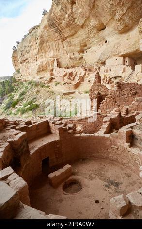The incredible Long House cliff dwelling at Mesa Verde National Park ...