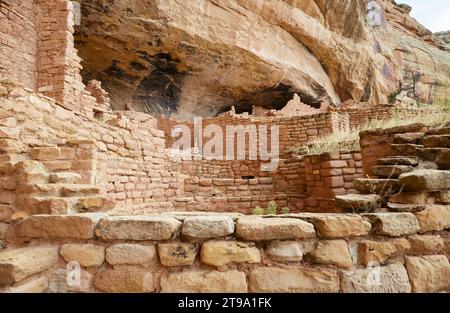 The incredible Long House cliff dwelling at Mesa Verde National Park ...