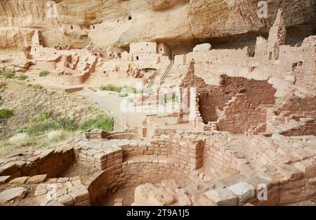 The incredible Long House cliff dwelling at Mesa Verde National Park ...