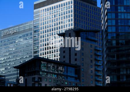 JP Morgan Chase's European headquarters, located at 25 Bank Street, Canary Wharf, was designed by César Pelli & Associates Architects. JP Morgan Chase Stock Photo