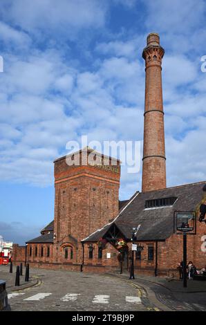 The Pump House or Pumphouse Pub & Restaurant, originally a Hydraulic Pumping Station built in 1870 Albert Dock Liverpool England UK Stock Photo