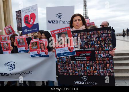 Rassemblement à l'appel de WIZO France pour la libération de tous les otages détenus par le Hamas. Anne Sinclair Benjamin Haddad, Noa étaient présents Stock Photo