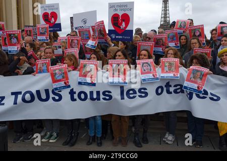 Rassemblement à l'appel de WIZO France pour la libération de tous les otages détenus par le Hamas. Anne Sinclair Benjamin Haddad, Noa étaient présents Stock Photo
