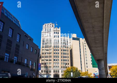 The elevated Peoplemover winds its way through downtown Detroit, United States Stock Photo