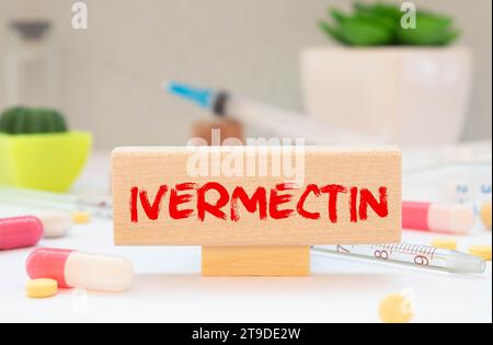 Doctor holding a card with text TREATMENT IS IVERMECTIN, medical concept. Stock Photo