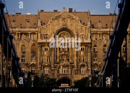 Budapest, Gresham Palace, Zsigmond Quittner 1905-1907 vor der Renovierung // Budapest, Gresham Palace, Zsigmond Quittner 1905-1907 before Renovation Stock Photo