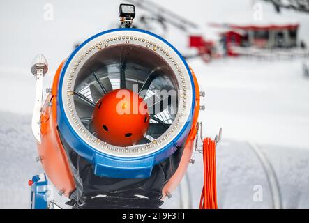 Oberwiesenthal, Germany. 25th Nov, 2023. A snow cannon on the ski slope. There was fresh snow in the Erzgebirge during the night. Credit: Kristin Schmidt/dpa/Alamy Live News Stock Photo