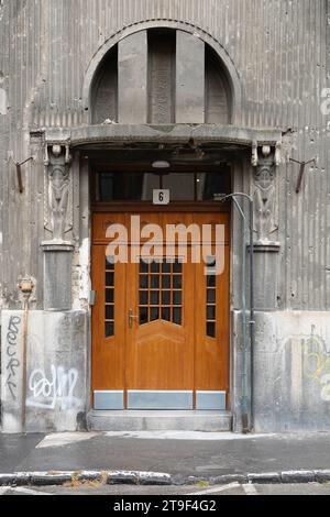 Budapest, Wohnhaus Saletrom utca 6 // Budapest, Apartment House Saletrom utca 6 Stock Photo