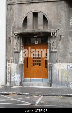 Budapest, Wohnhaus Saletrom utca 6 // Budapest, Apartment House Saletrom utca 6 Stock Photo