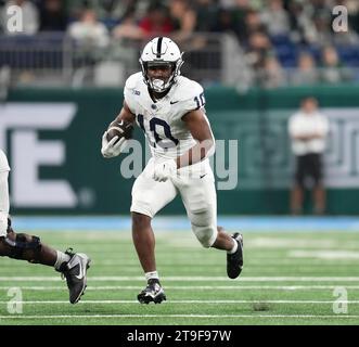Detroit, Michigan, USA. 24th Nov, 2023. Nicholas Singleton runs for a first down during the Michigan State vs Penn State football game at Ford Field on November 24, 2023. Detroit, Michigan. (Credit Image: © David Donoher/ZUMA Press Wire) EDITORIAL USAGE ONLY! Not for Commercial USAGE! Stock Photo