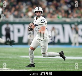 Detroit, Michigan, USA. 24th Nov, 2023. Drew Allar looks to throw during the Michigan State vs Penn State football game at Ford Field on November 24, 2023. Detroit, Michigan. (Credit Image: © David Donoher/ZUMA Press Wire) EDITORIAL USAGE ONLY! Not for Commercial USAGE! Stock Photo