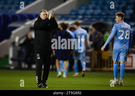 LONDON, UK - 25th Nov 2023:  Coventry City Manager Mark Robins applauds the fans after the EFL Championship match between Millwall FC and Coventry City FC at The Den  (Credit: Craig Mercer/ Alamy Live News) Stock Photo