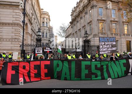 London, UK. 25th Nov, 2023. Pro-Palestinian demonstrators gather at the gates to Downing St and unfurl a 'Free Palestine' banner in protest against the on-going Israeli war on Gaza. Whitehall, London. 25th November 2023. Credit: Mark York/Alamy Live News Stock Photo