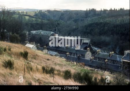 1977 archive photograph of New Lanark Mill World Heritage Site in South Lanarkshire, Scotland.  Founded in 1785 by David Dale in partnership with Richard Arkwright, it bacame a successful business during a period of partnership with Robert Owen and only finally closed in 1968.  The Utopian principles of the early development as a planned settlement have made it an important location in the historical development of urban planning.  It is now managed by the New Lanark Trust and the mills and village have been restored as a tourist attraction. Stock Photo