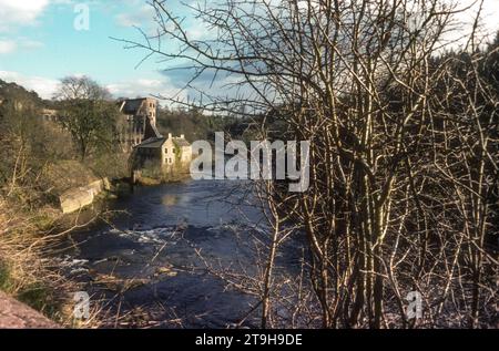 1977 archive photograph of New Lanark Mill World Heritage Site in South Lanarkshire, Scotland.  Founded in 1785 by David Dale in partnership with Richard Arkwright, it bacame a successful business during a period of partnership with Robert Owen and only finally closed in 1968.  The Utopian principles of the early development as a planned settlement have made it an important location in the historical development of urban planning.  It is now managed by the New Lanark Trust and the mills and village have been restored as a tourist attraction. Stock Photo