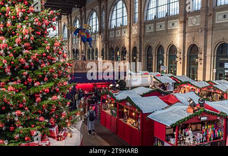 Zurich, Switzerland - November 23, 2023: Traditional Christmas tree at the railway station in Zurich, decorated with Lindt chocolate. Stock Photo