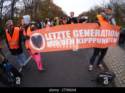 Berlin, Demonstration GER, Berlin,202231125, Demo, kundgebung, Letzte Generation *** Berlin, Demonstration GER, Berlin,202231125, Demo, rally, Last Generation Credit: Imago/Alamy Live News Stock Photo