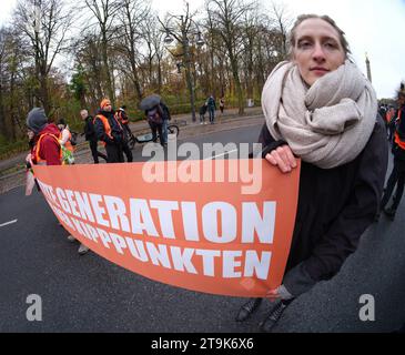 Berlin, Demonstration GER, Berlin,202231125, Demo, kundgebung, Letzte Generation *** Berlin, Demonstration GER, Berlin,202231125, Demo, rally, Last Generation Credit: Imago/Alamy Live News Stock Photo