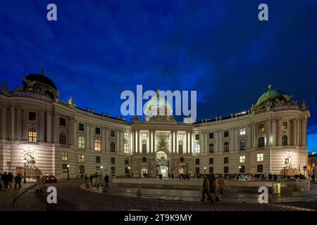 21.11.2023, Österreich, die Hauptstadt Wien. Impressionen vom Michaelerplatz mit der Hofburg und der Spanischen Hofreitschule. 21.11.2023, Wien in Österreich 21.11.2023, Wien in Österreich *** 21 11 2023, Austria, the capital Vienna Impressions of Michaelerplatz with the Hofburg Palace and the Spanish Riding School 21 11 2023, Vienna in Austria 21 11 2023, Vienna in Austria Credit: Imago/Alamy Live News Stock Photo