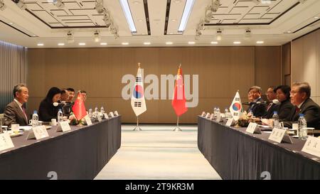 Busan, South Korea. 26th Nov, 2023. Chinese Foreign Minister Wang Yi, also a member of the Political Bureau of the Communist Party of China Central Committee, meets with South Korean Foreign Minister Park Jin on the sidelines of the trilateral foreign ministers' meeting between China, Japan and South Korea in Busan, South Korea, Nov. 26, 2023. Credit: Yao Qilin/Xinhua/Alamy Live News Stock Photo