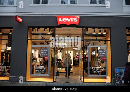 Copenhagen Denmark 26 November 2023 Black friday deals sale at Levi s store on stroeget in danish capital. Photo.Francis Joseph Dean Dean Pictures Stock Photo Alamy