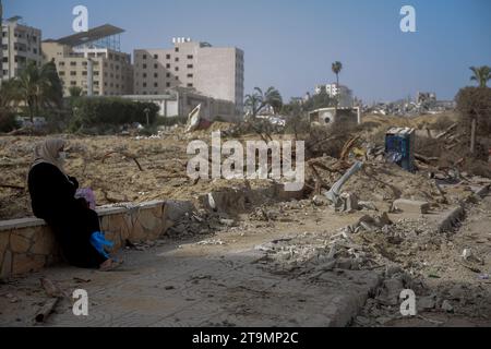 Gaza City, Palestinian Territories. 26th Nov, 2023. A Palestinian woman sits amid destruction in Gaza City, on the third day of the truce between Israel and Hamas. Credit: Omar Ishaq/dpa/Alamy Live News Stock Photo